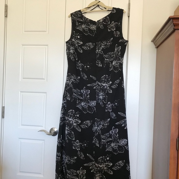Maxi-Length Black Print Dress - Picture 3 of 7